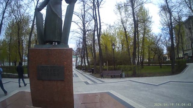 Андрей Рублёв с птичкой на голове