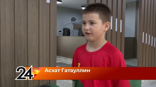 В селе Чирша старшее и младшее поколение играют  в бильярд