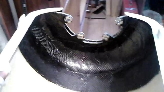 №110- При формовал мото-шпангоут к фюзеляжу полосой углеткани.