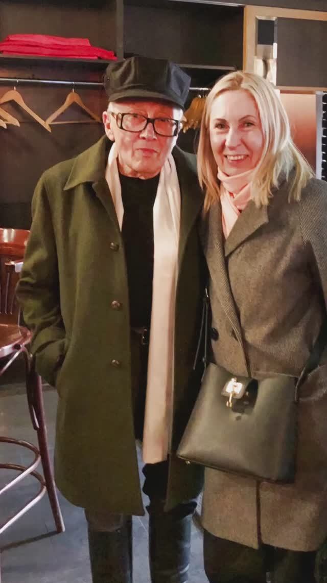 Вот чем прекрасен Питер)! Зайдёшь просто пообедать и можно встретить Михаила Шемякина) 15.04.2026