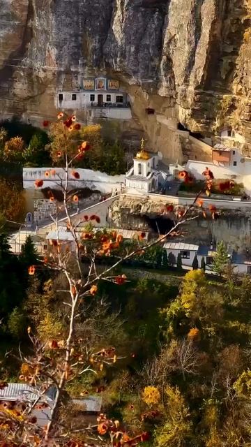 ⛪️ Свято-Успенский Пещерный Монастырь