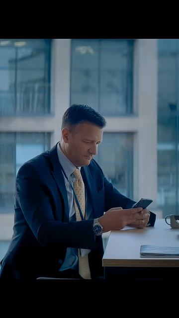 Голяк (Brassic). Farmer Jim Is Stalking His Ex-girlfriend. #series #funny #old #brassic