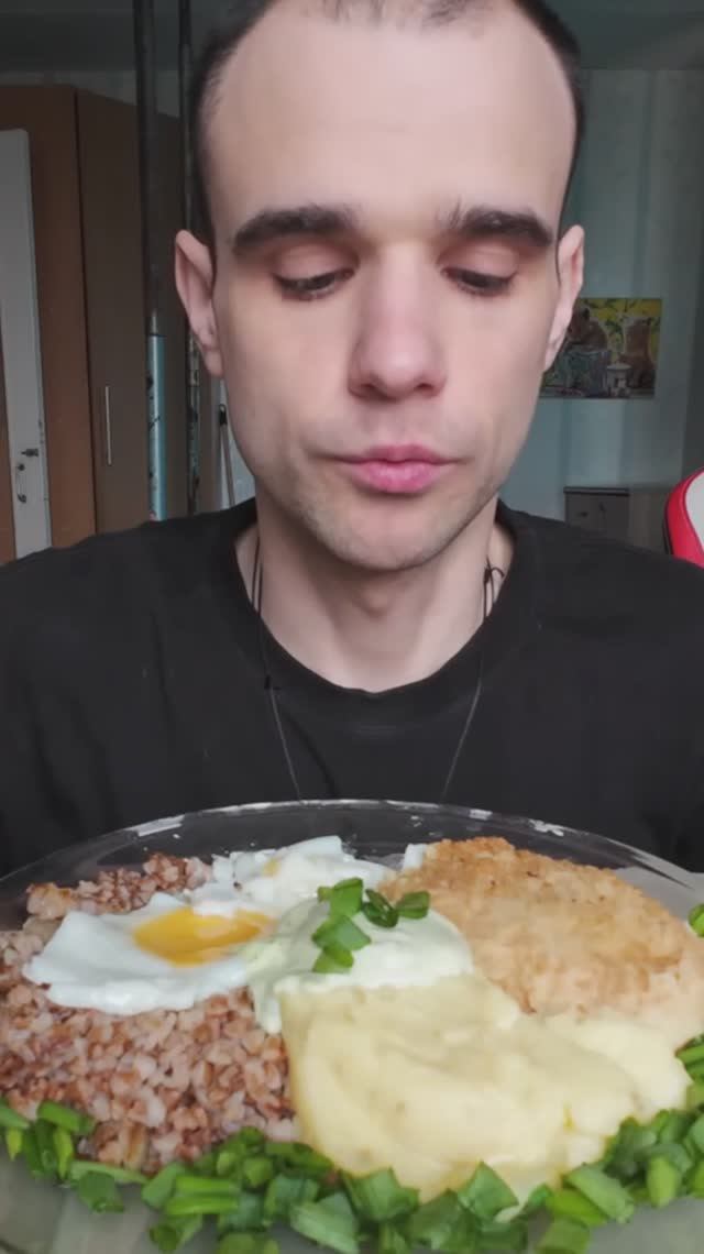 ШНИЦЕЛЬ С ПЮРЕ / ЯИЧНИЦА / ГРЕЧКА / ПИРОГ / ОБЖОР / ЕДА / МУКБАНГ