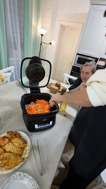 Собирается на дежурство 😅