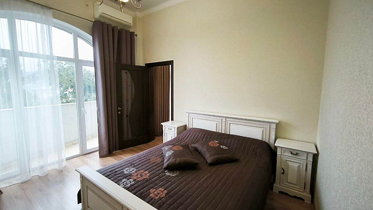 Обзор 2- комнатной квартиры на продажу в Ялте, ЖК Субмарина