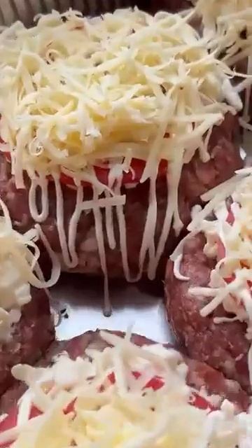 Сочные биточки из говядины.