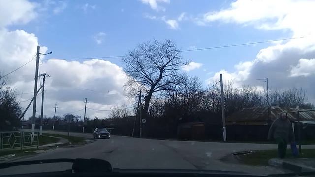 Поехали с соседями на кладбище, где мы живём. Сегодня Радоница