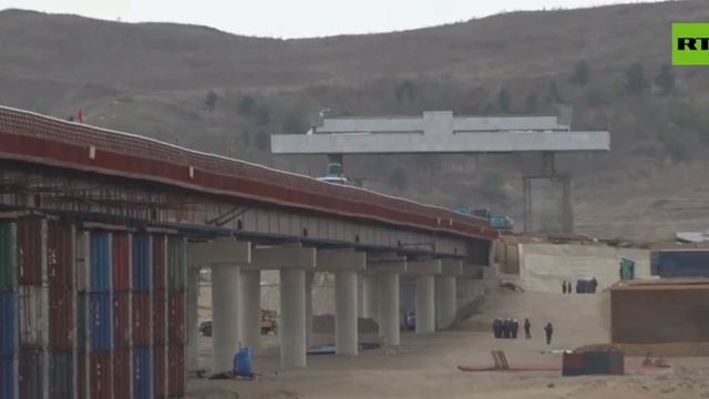 ❗️Россия и КНДР соединились мостом
▶️Сегодня прошла церемония стыковки последнего пролёта…