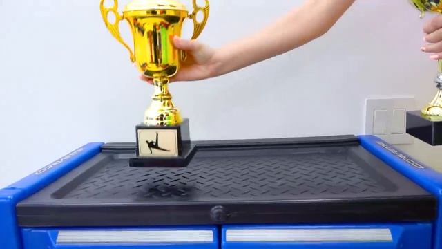 Влад и Ники - история о трудолюбивой маме