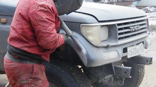 Пескоструйная очистка кромки крыла