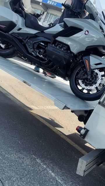 Honda GL1800 вишнёвая и серая