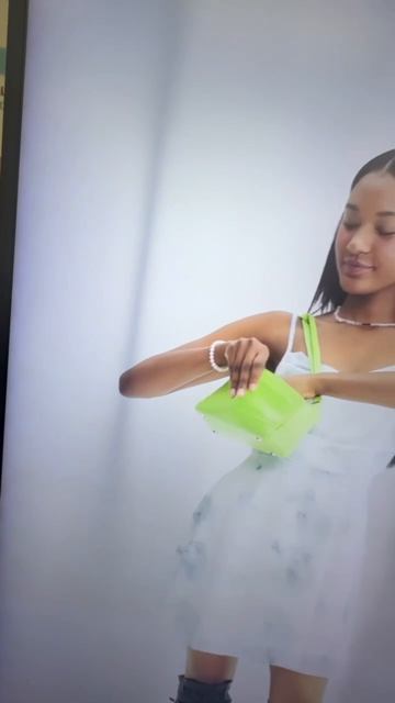 Девушка, которая работает без обеда. Технология или магия?