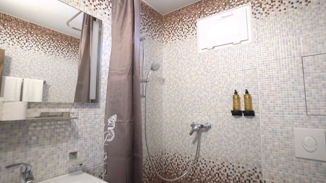 Видеообзор семейного четырехместного номера в отеле в Сочи 