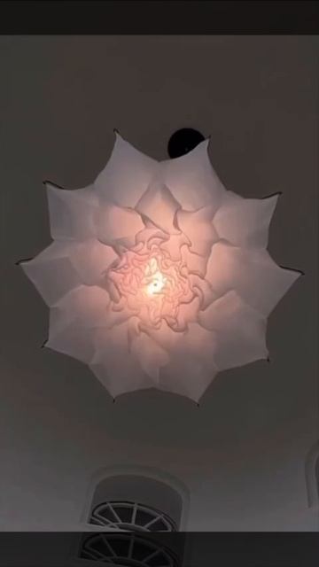 Необычная люстра, которая распускается подобно цветку 🌺