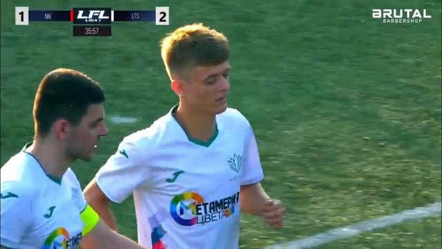 Просто пробивает вратаря.mp4