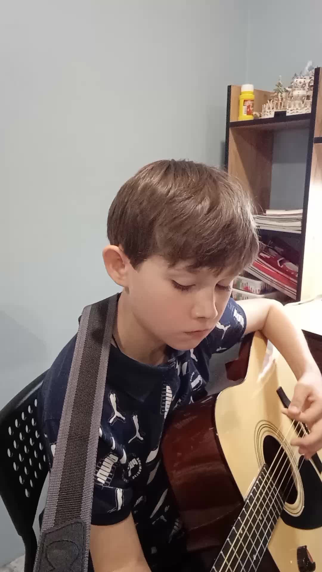 Играю на гитаре