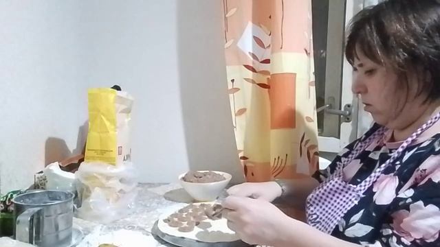 Пополняю стратегический запас. Леплю пельмешки.