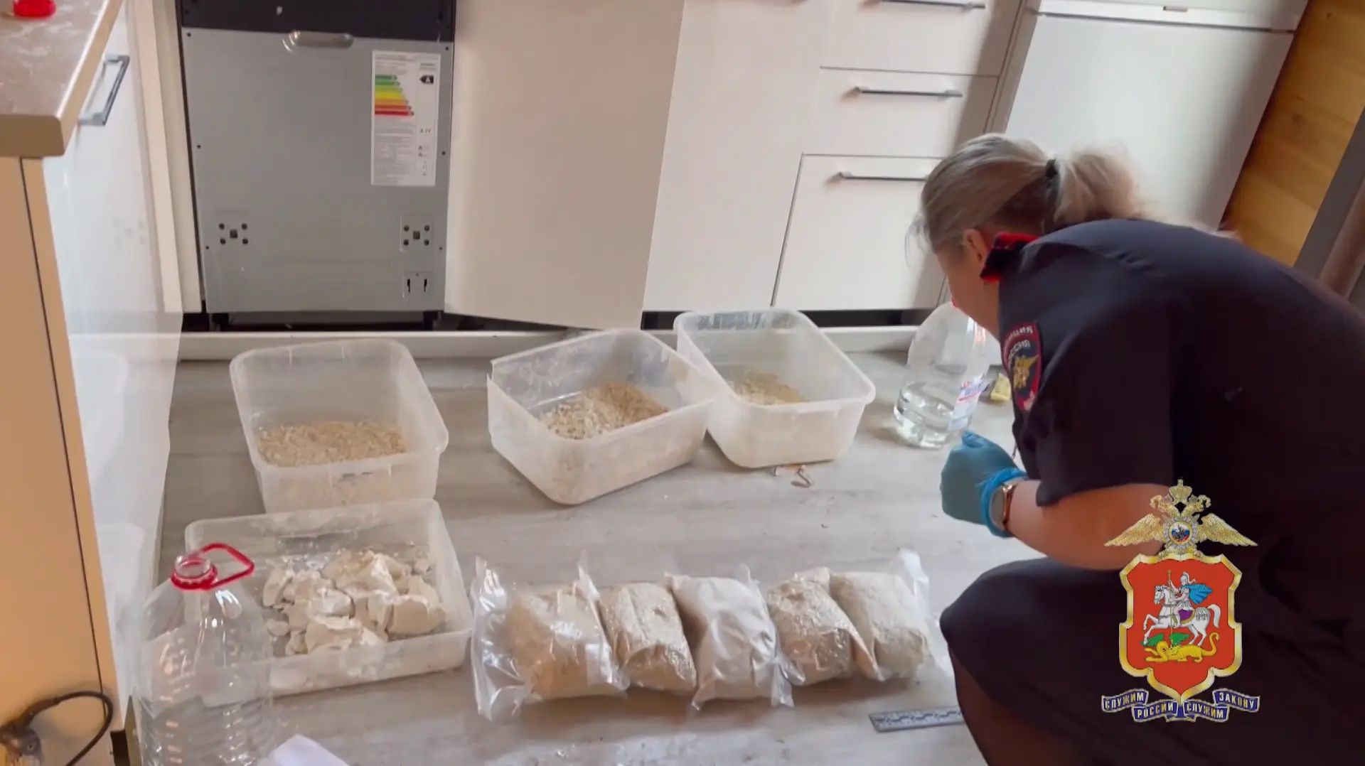 Полицейские разоблачили двух жителей Подмосковья, производивших мефедрон на даче под Солнечногорском