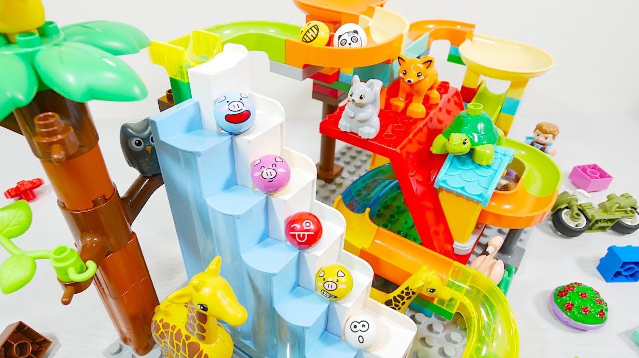 СТРОИМ ГОРКУ ДЛЯ ШАРИКОВ С ПОДЪЕМНИКОМ КАТАЕМ ШАРИКИ ВИДЕО ДЛЯ ДЕТЕЙ ДЕТСКИЙ КАНАЛ ИГРАЛКИ-ЗАЛИПАЛКИ