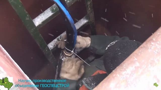 Опуск, подключение и запуск скважинного насоса специалистами ООО «НПО Геоспецстрой».