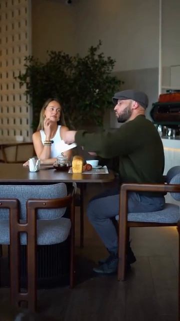 А сама выглядит на 300.