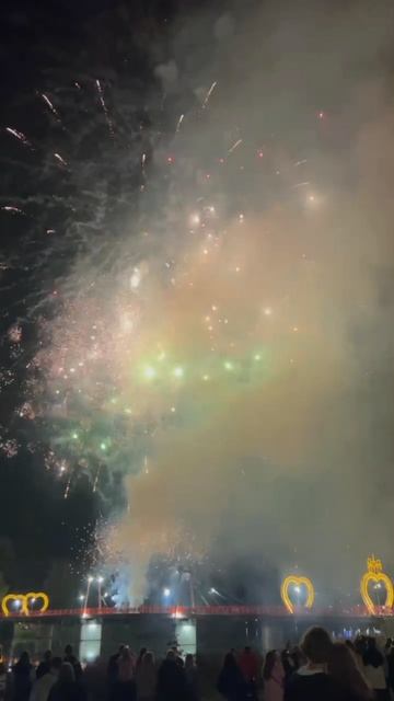 ВАУ КАКАЯ КРАСОТА😍 САЛЮТЫ🎆🎇!