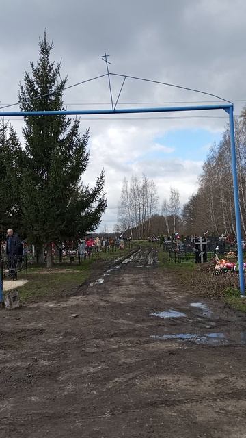 Радоница. Привёз соседей на кладбище