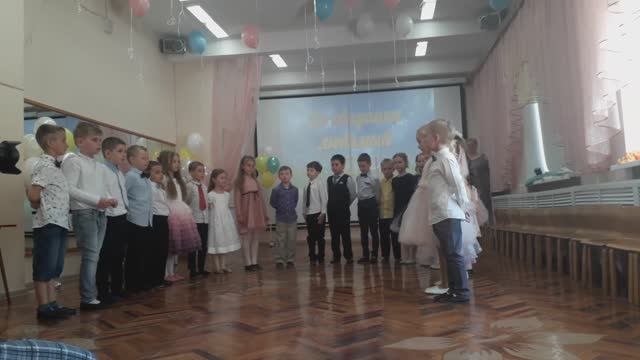 До свиданья, детский сад. Поют дети. Выпускной бал красивый и трогательный.