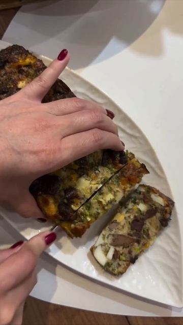 🍲 Запеканка из куриной печени с яйцами, сыром и зеленью.