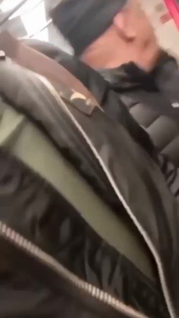 Яркая вспышка за окном вагона: момент аварии в московском метро.

Пассажиров ...