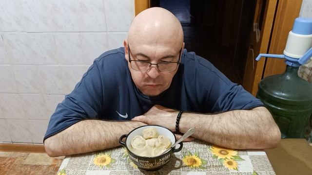 Мукбанг. Пельмени с юшкой и морс. Подвиг Машеньки из Мышеловки.