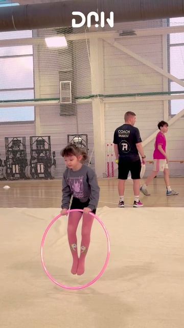 Наши старательные девчонки  с обручем ,