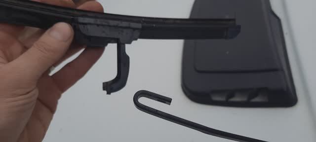 Как снять и установить щётки стеклоочистителя