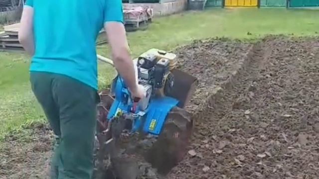 Как начинается весенний сезон у владельцев мотоблока.