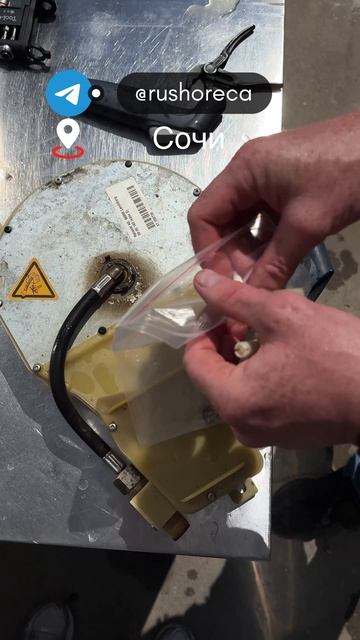 Течёт пароконвектомат Rational🇩🇪течь душирующего устройства, лужа под пароконвектоматом