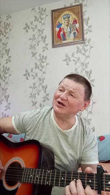 Что так сердце растревожено, словно ветром тронуло струну. Песня под гитару