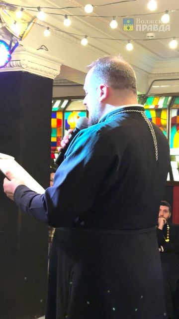 Стендап бурчалки священника Гордеева прошли вживую в волжском дворце культуры Волгоградгидрострой.