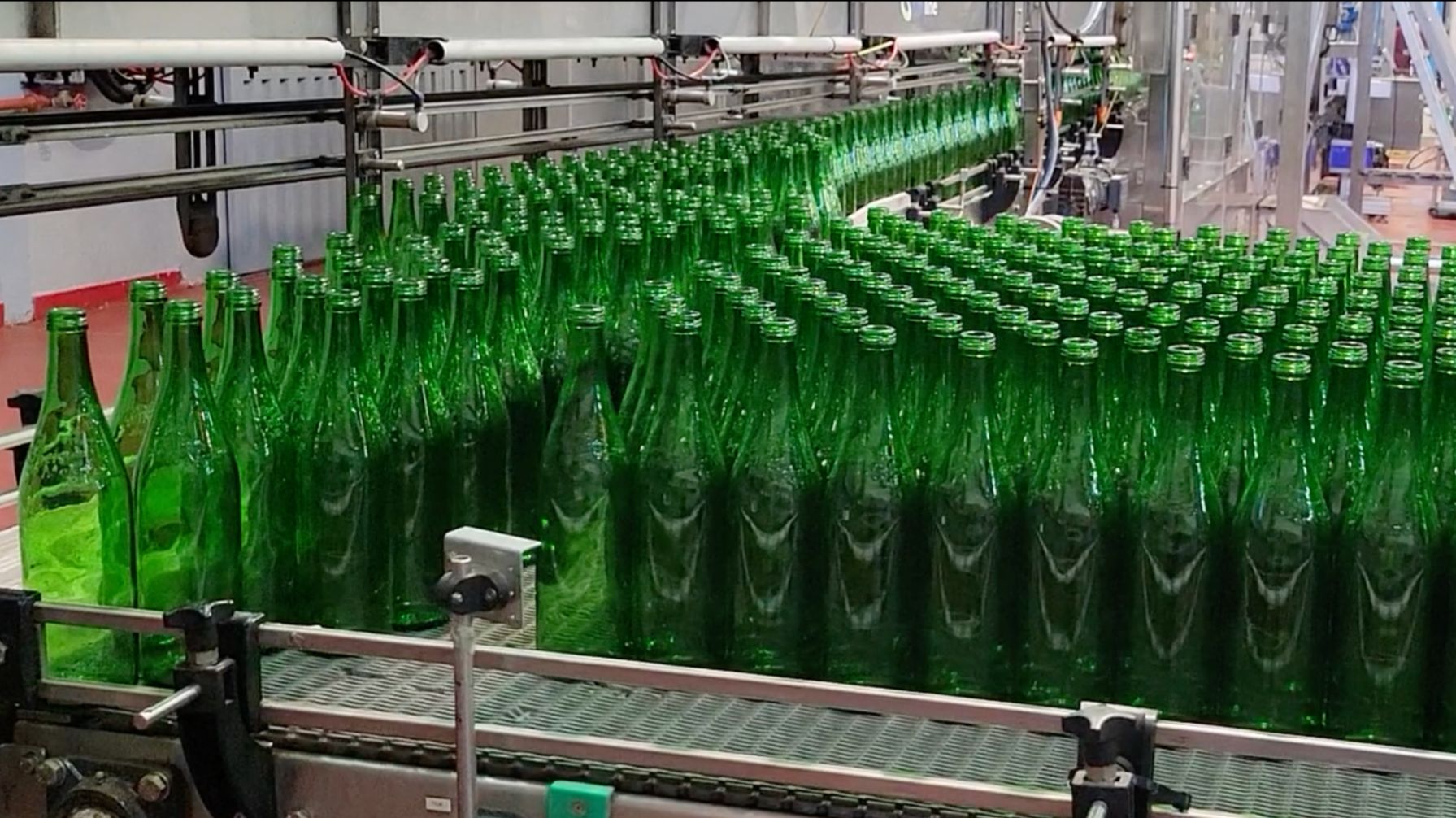 Автомат-депаллетайзер JnD-100 с порядным удалением прокладок - проект в Марокко.