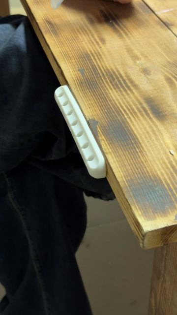 Провода валяются под столом? Вот БЫСТРОЕ решение