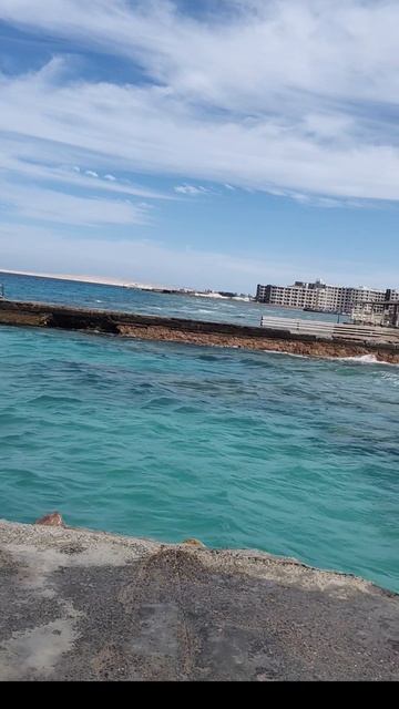 море штормит...