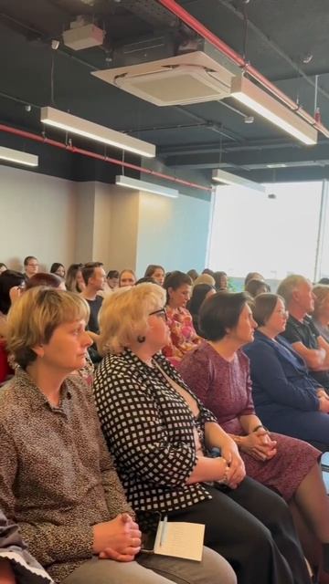 Хочешь создавать моду будущего 💫? Начинай с исследований! Международная конференция «НС-2026» в моме