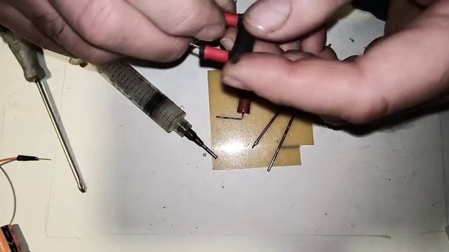 31. Как безопасно разрядить электролитический конденсатор Делаем разрядник [get.gt]