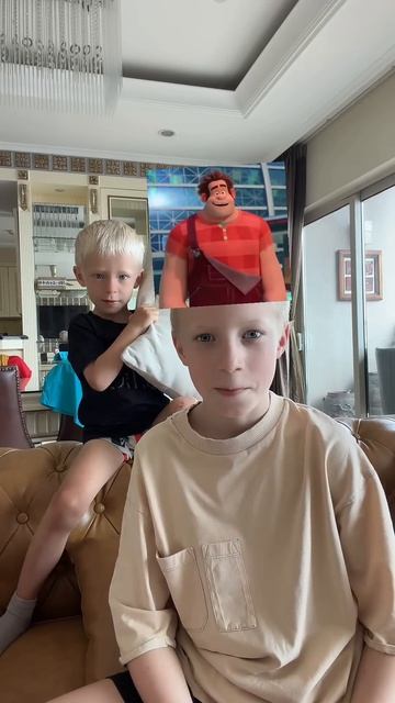 Получи подушкой чеееккк ￼