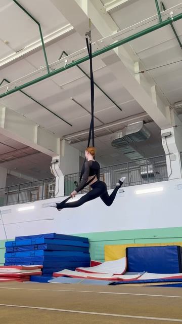 Проверяем леггинсы на прочность👌🏻 #шить #учимшить #шитьё #курсышитья #школашитья #трикотаж #кройка