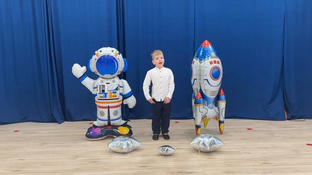 Петрушенко Кирилл «В космосе так здорово!» Стихотворение О.Ахметовой