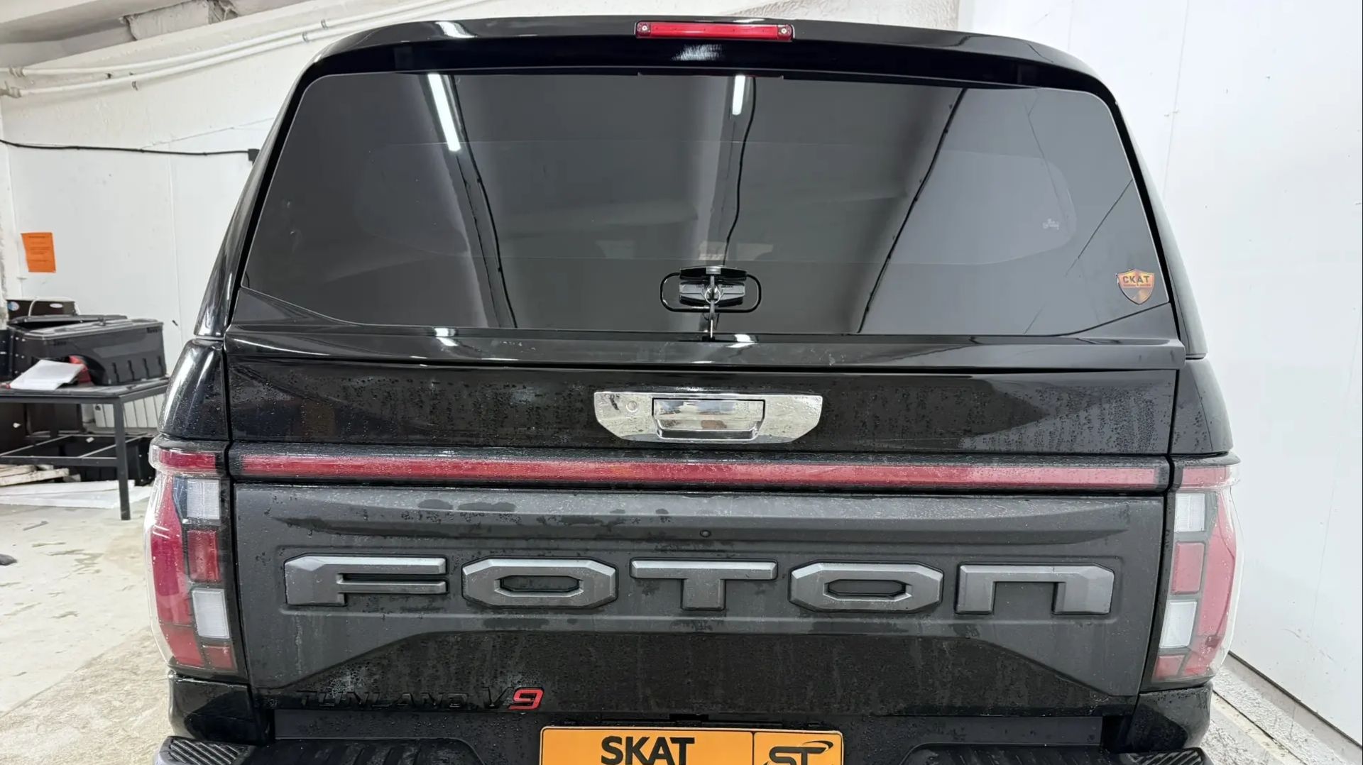 Брутальный,черный Foton V9 и наш топовый кунг СКАТ