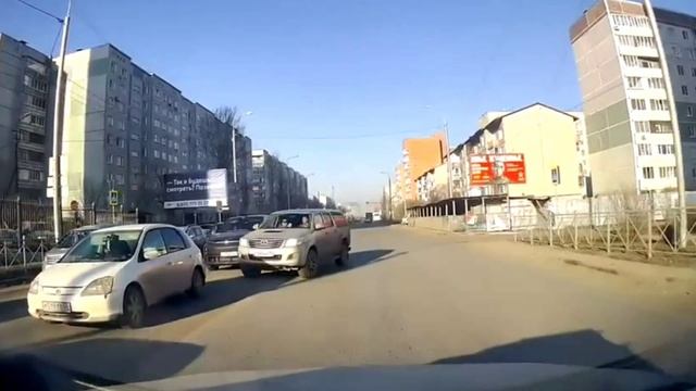 Просто едет напролом