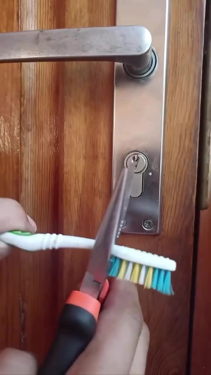 Как вытащить сломанный ключ из замка