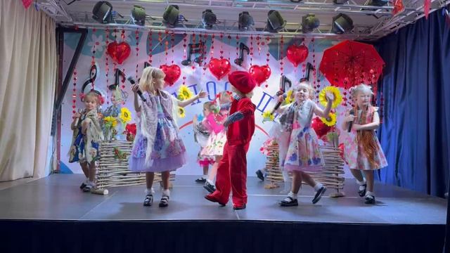 Албутов Александр 7 лет.ПЕСНЯ  «ЛОПУХ»