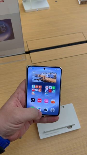 Эксклюзив: живые фотографии Huawei Pura X Max во всех цветах + видео